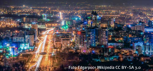 Almaty bei Nacht